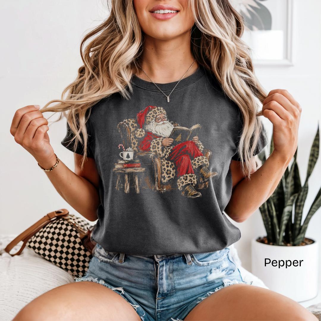Vintage Leopard Santa Reading Comfort Colors T-Shirt